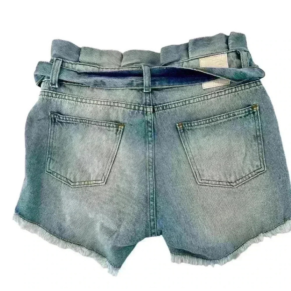 MC 1975 NWOT HIGH-WAIST Denim Belted Paper Bag Style Shorts Size 40/8 - Picture 3 of 8